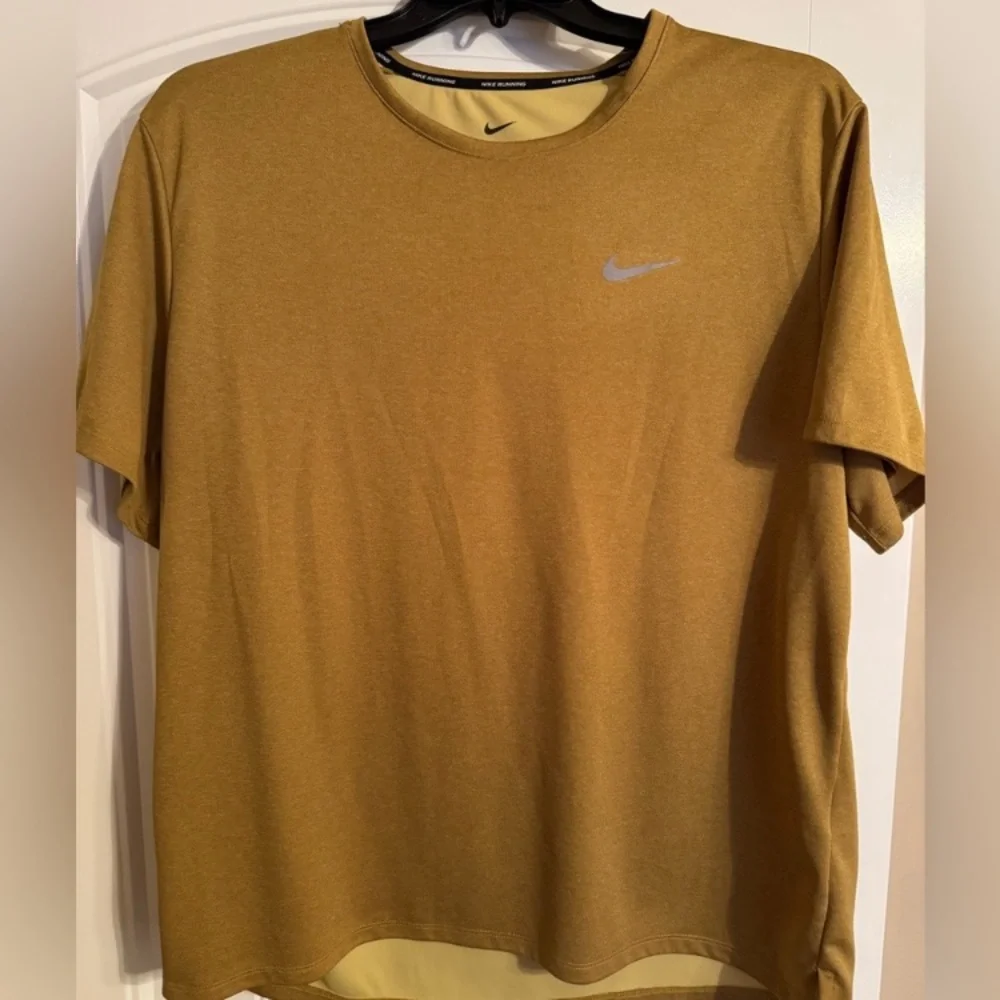 Nike Men's Mustard brownish Short Sleeve Tee